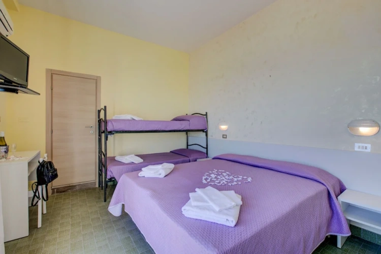 Deluxe Quadruple room