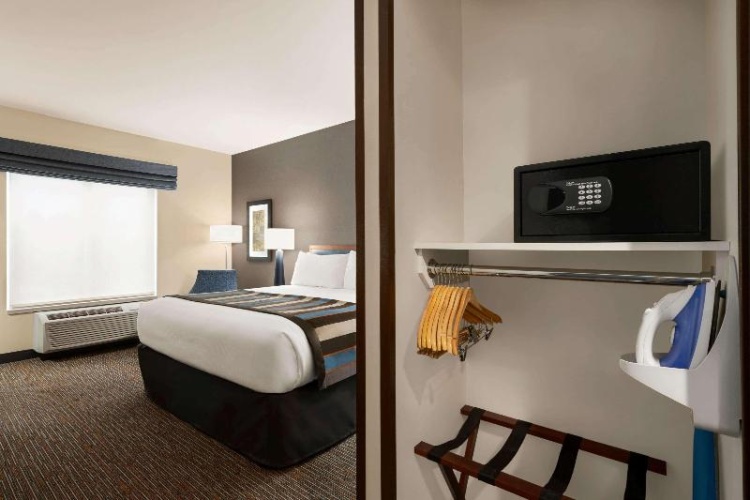 Standard Double room with city view