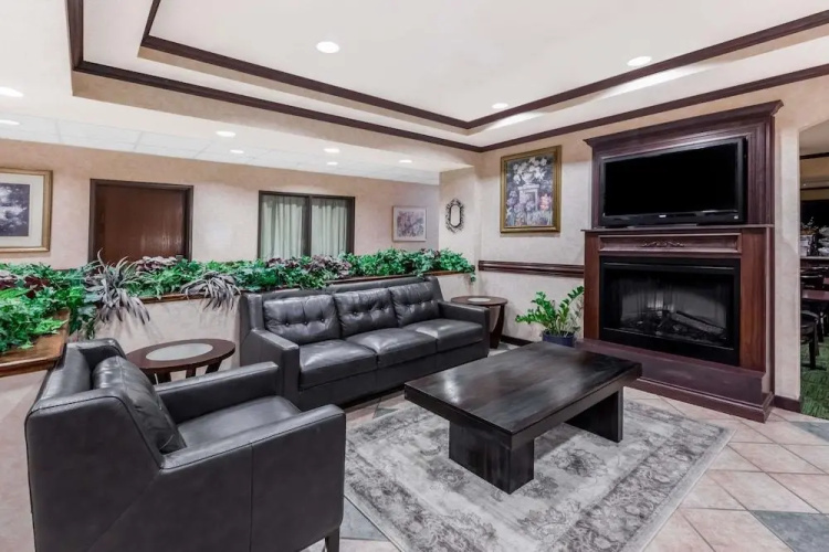 Baymont Inn And Suites Grand Rapids