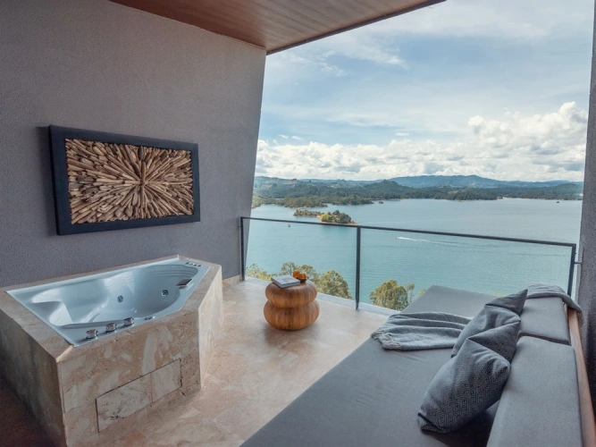 Standard Double room with balcony and with lake view