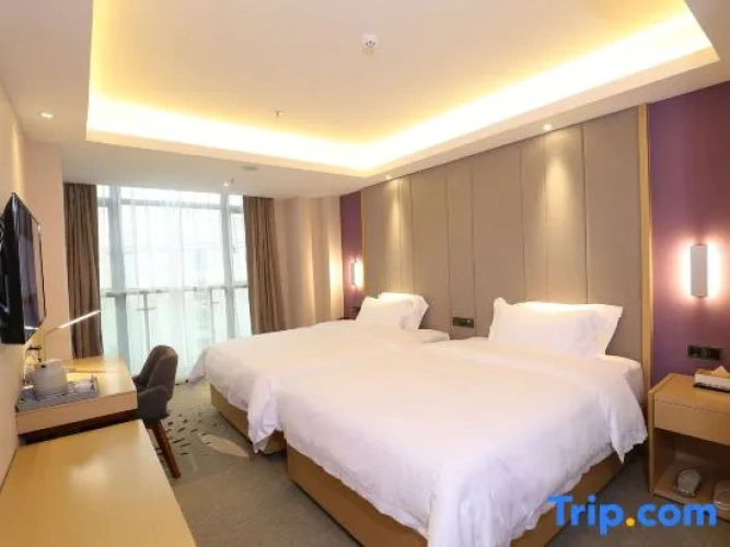 Standard Double room with street view
