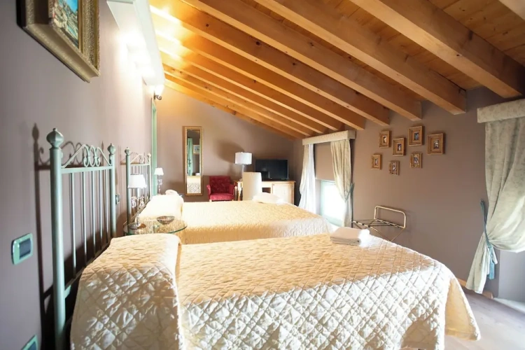 Classic Triple room