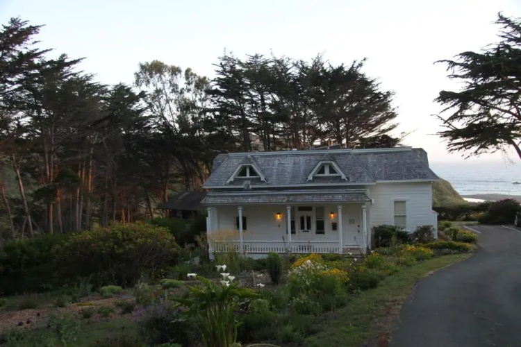 Elk Cove Inn & Spa