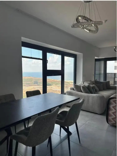 Charming 4BR APT with Stellar Sea View