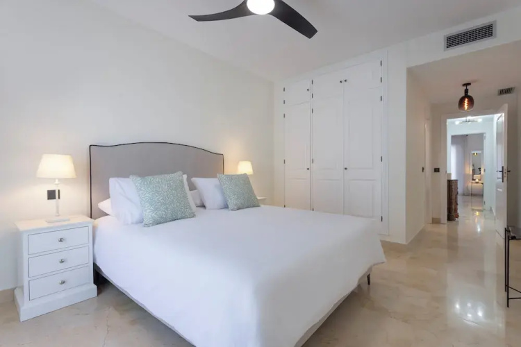 3 Bedroom, 3 Bathroom Beachside Apartment