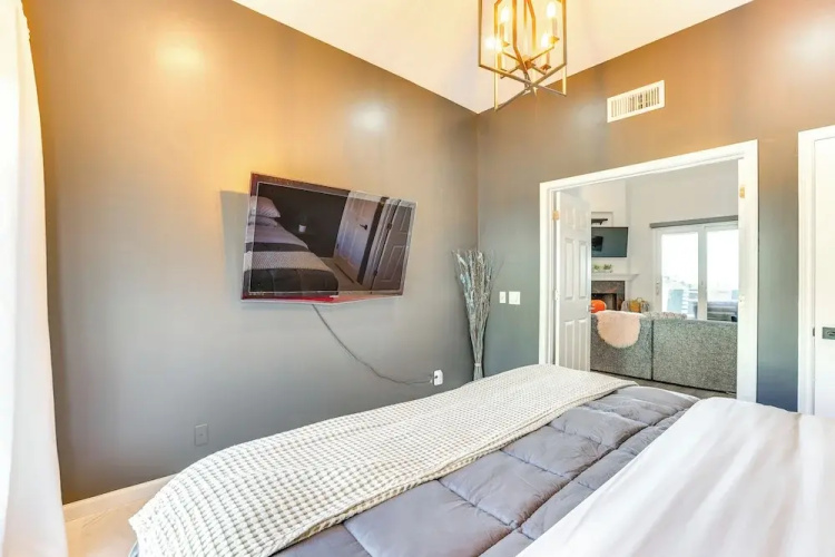 Mtn & City Views: Stunning Villa in Phoenix!
