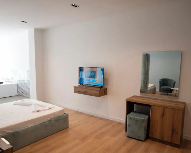 Leo Hotel