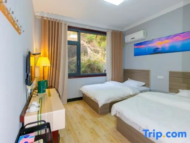 Standard Twin room with mountain view