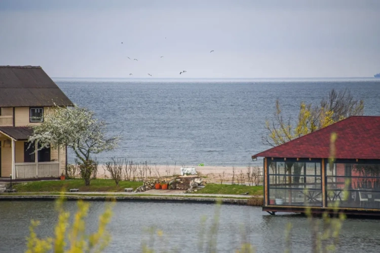 Standard Double room with balcony and with lake view