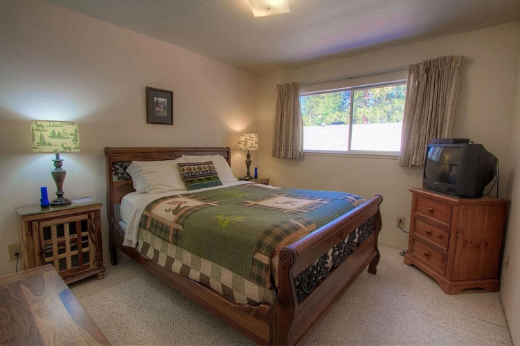 Bowers Mansion 3 Bedroom Home by Redawning