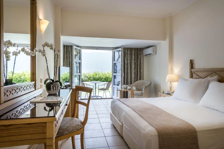 Twin room with garden view
