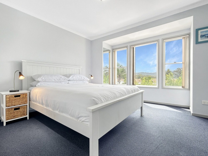 3-bed With Alfresco Dining & Pool in Batemans Bay