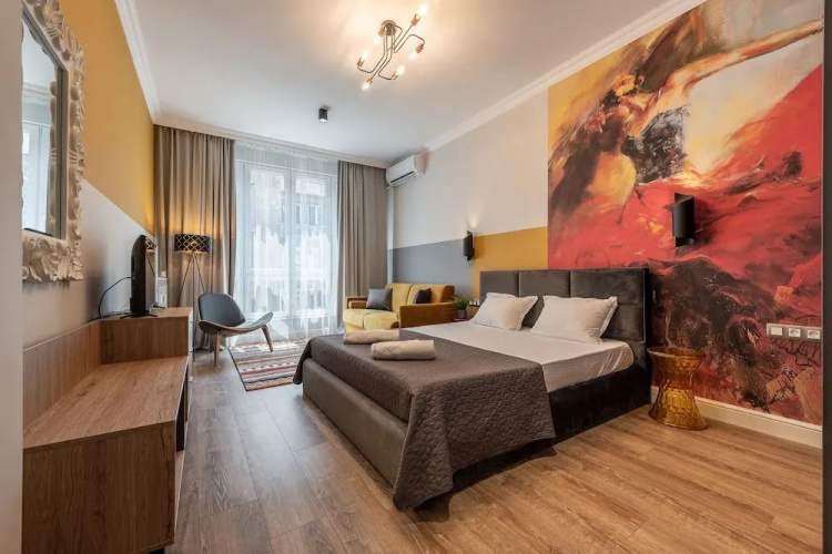 3 BDR Top Center Artistic Apartment - 115 m2