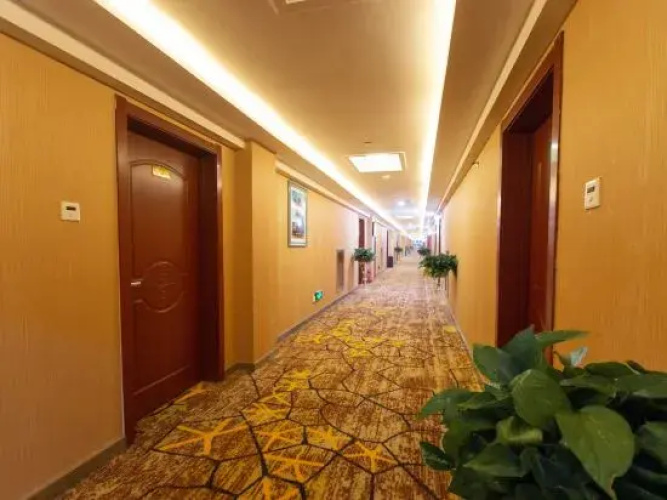 Ruoqiang holiday inn