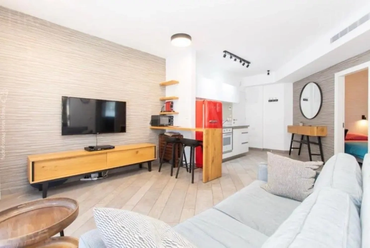 2 Bedrooms Apartment