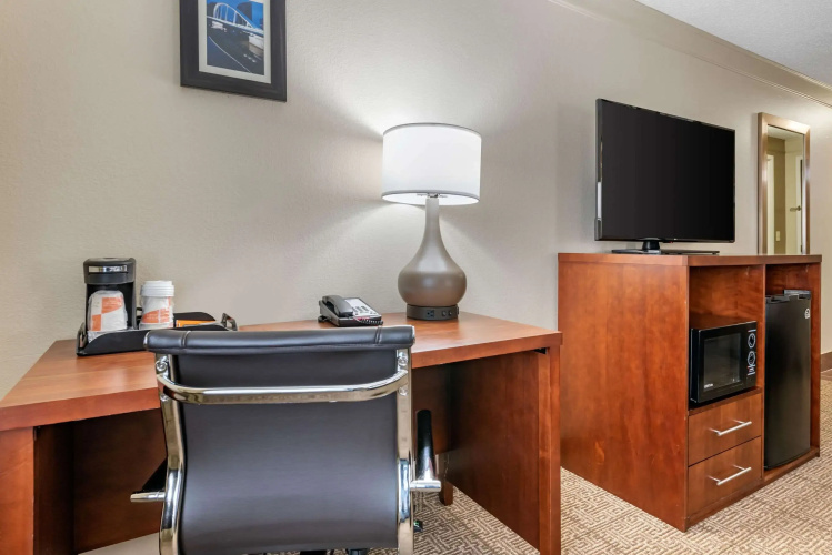 Comfort Inn & Suites Heath - Newark South