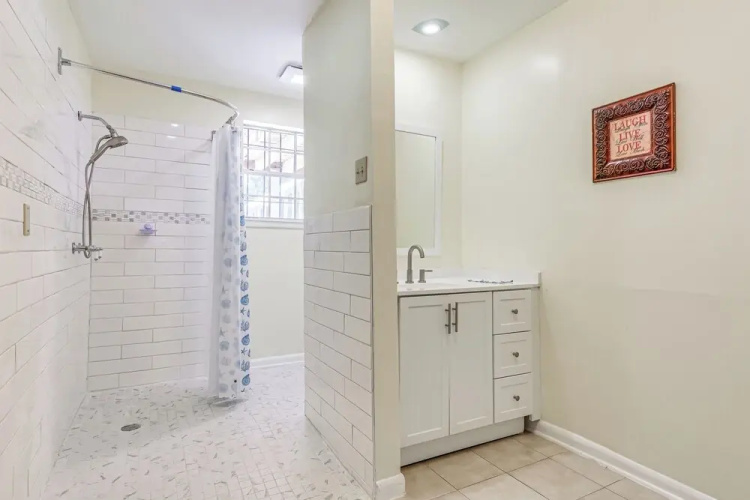 Walkable Mobile Apartment w/ Fenced-in Yard