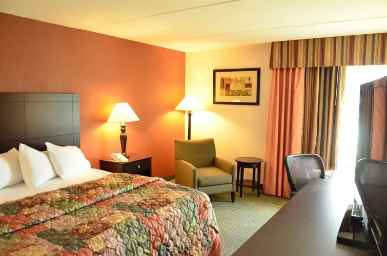 Ramada Luling
