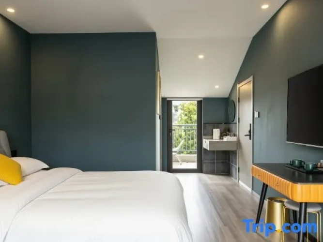 Standard Double room with balcony and with view