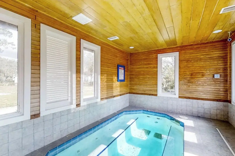 Vanilla Cottage on 30-acre Preserve!