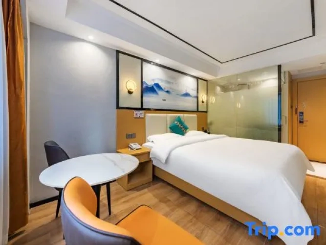 Deluxe Double room with city view