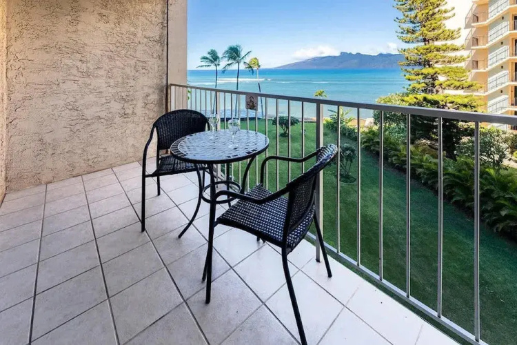 Royal Kahana 404