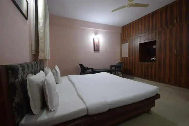 Shreenathji Inn by OYO Rooms