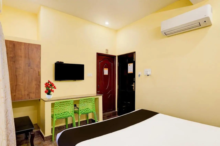 Treebo Prakasam Residency