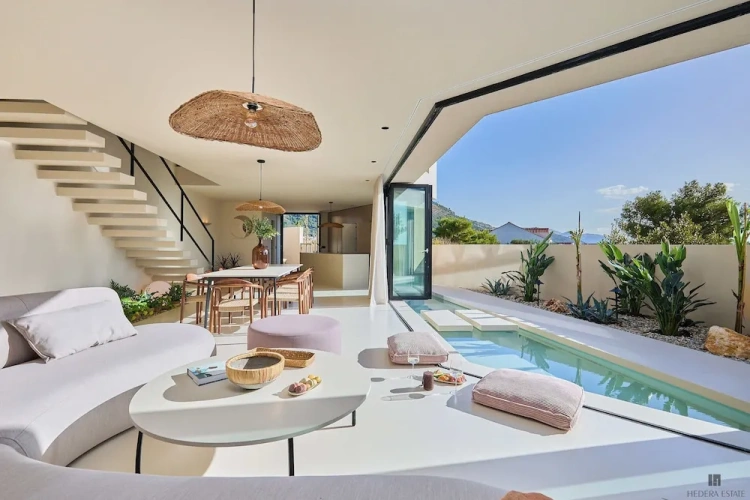 5 Bedrooms Villa