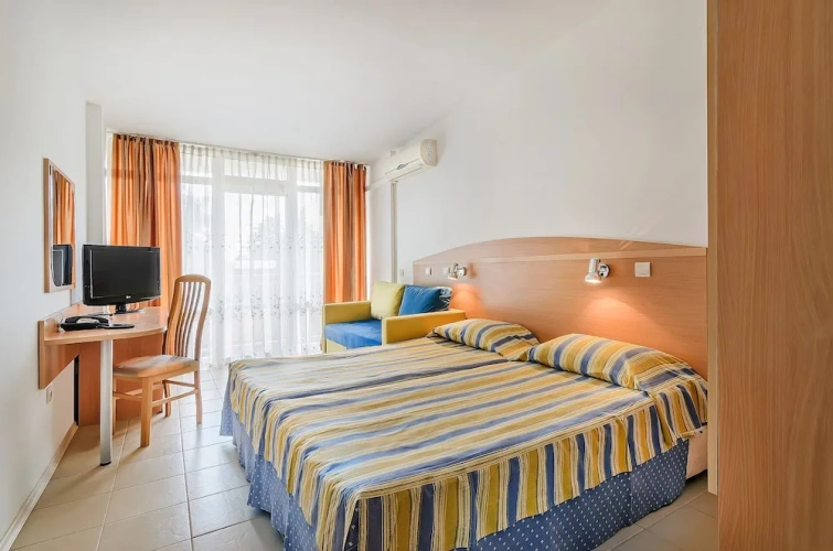 Standard Twin Family room with balcony