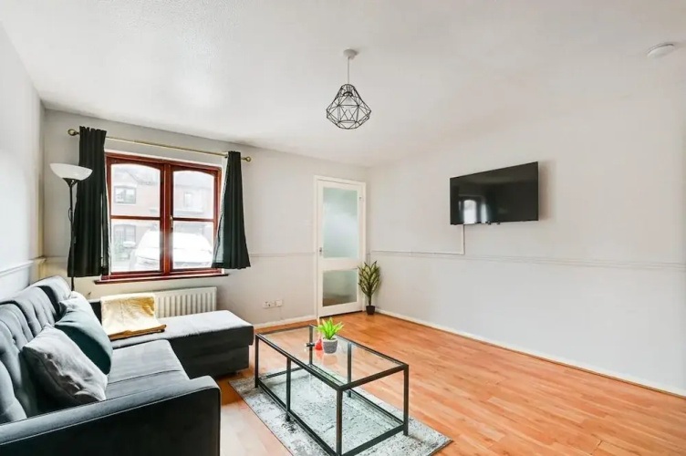 Luxe 2 bed House in London - Free Parking