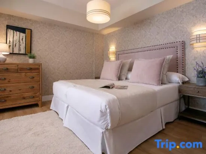 4 Bedrooms Apartment