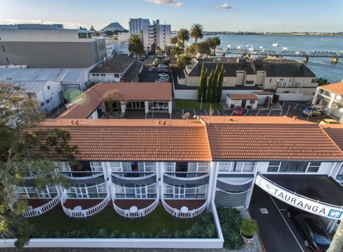 Double Family Studio with street view