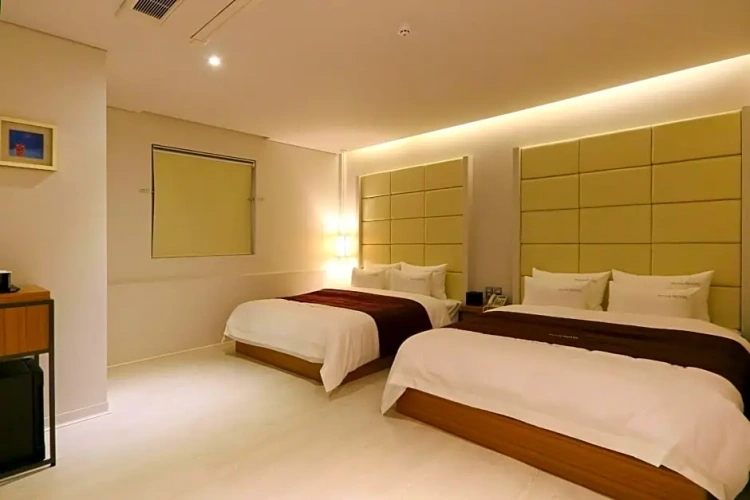 Deluxe Quadruple room with view
