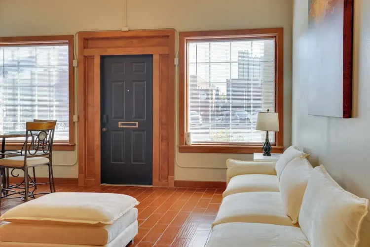 Ultimate Convenience: Historic Dtwn Marshall Apt!