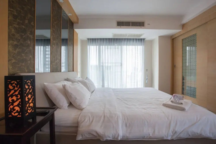 4D - 3 Bedroom Downtown Apartment With Shared Pool