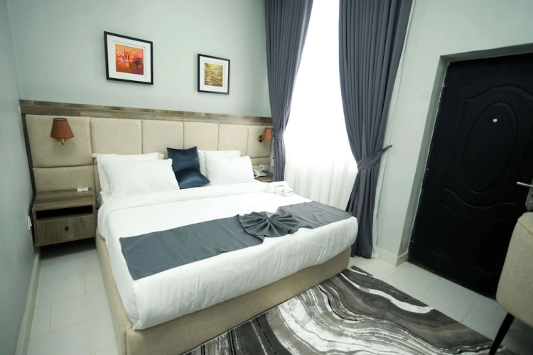 Classic Single room with balcony and with city view