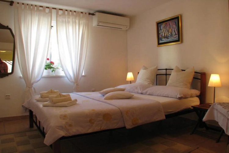 Split Center Suites