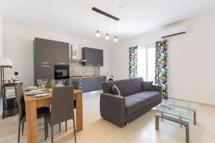 3 Bedrooms Deluxe Apartment with city view