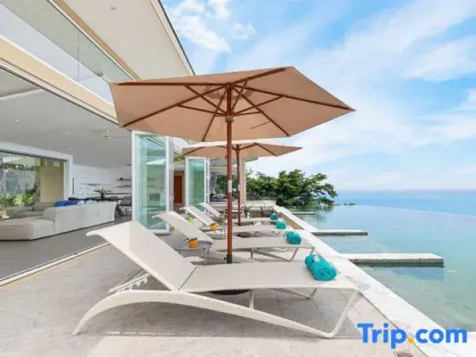 Villa Cabo: Hilltop Retreat with Panoramic Ocean Views