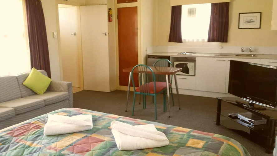 Lantern Court Motel