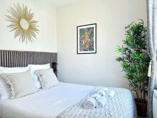 1579 StDominique3