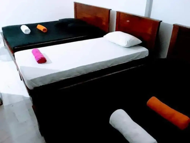 Black And White Kandy Guest House