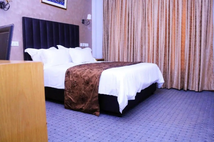 Amelia Hotel Karen
