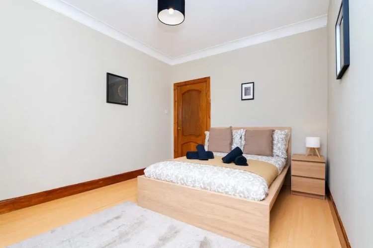 2bed Upper Cottage Flat-on Street Parking