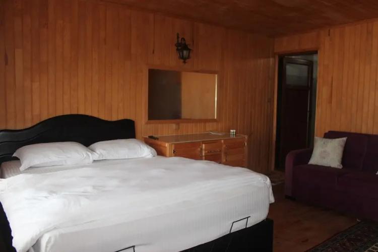 Aymeydani Hotel