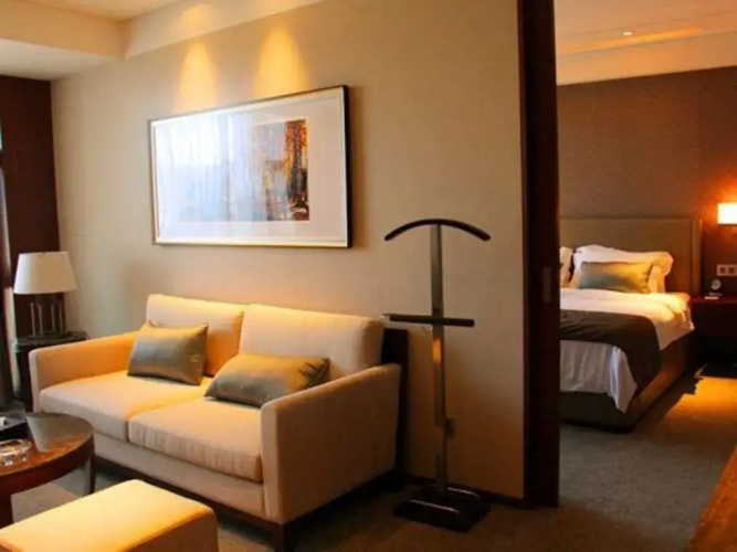 Swan Lakeview Hotel