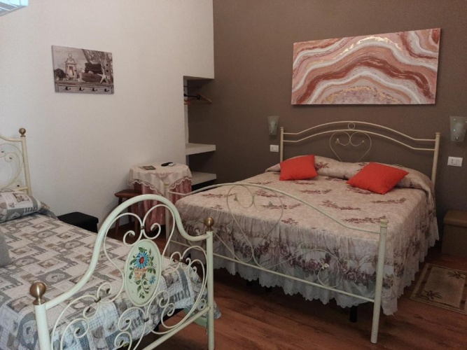 Standard Triple room