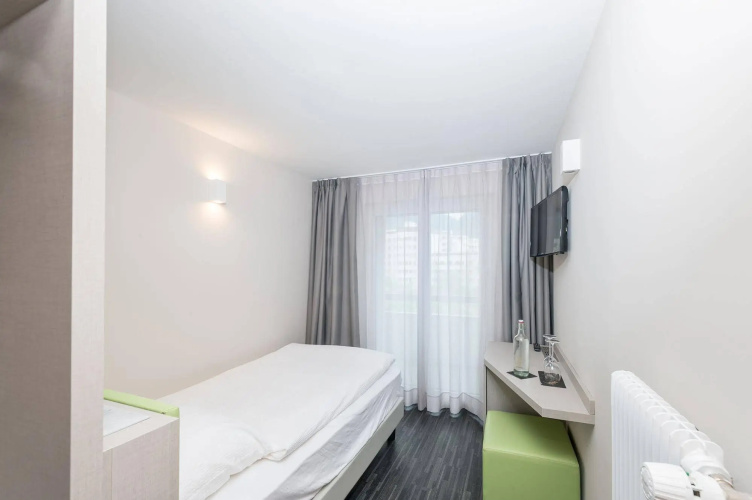 Adhhoc Hotel