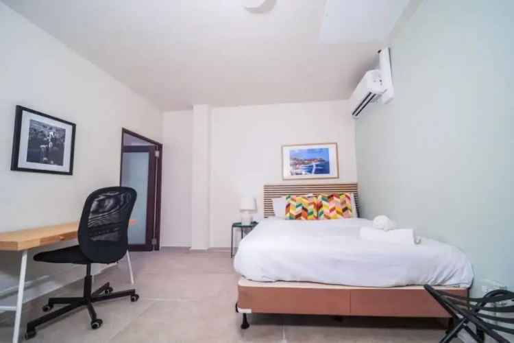 Room 1 - Stylish Accessible Suite